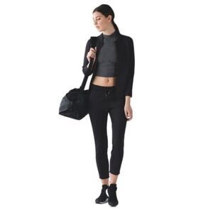 LULULEMON ATHLETICA On The Fly Pant 28' Black Size 6